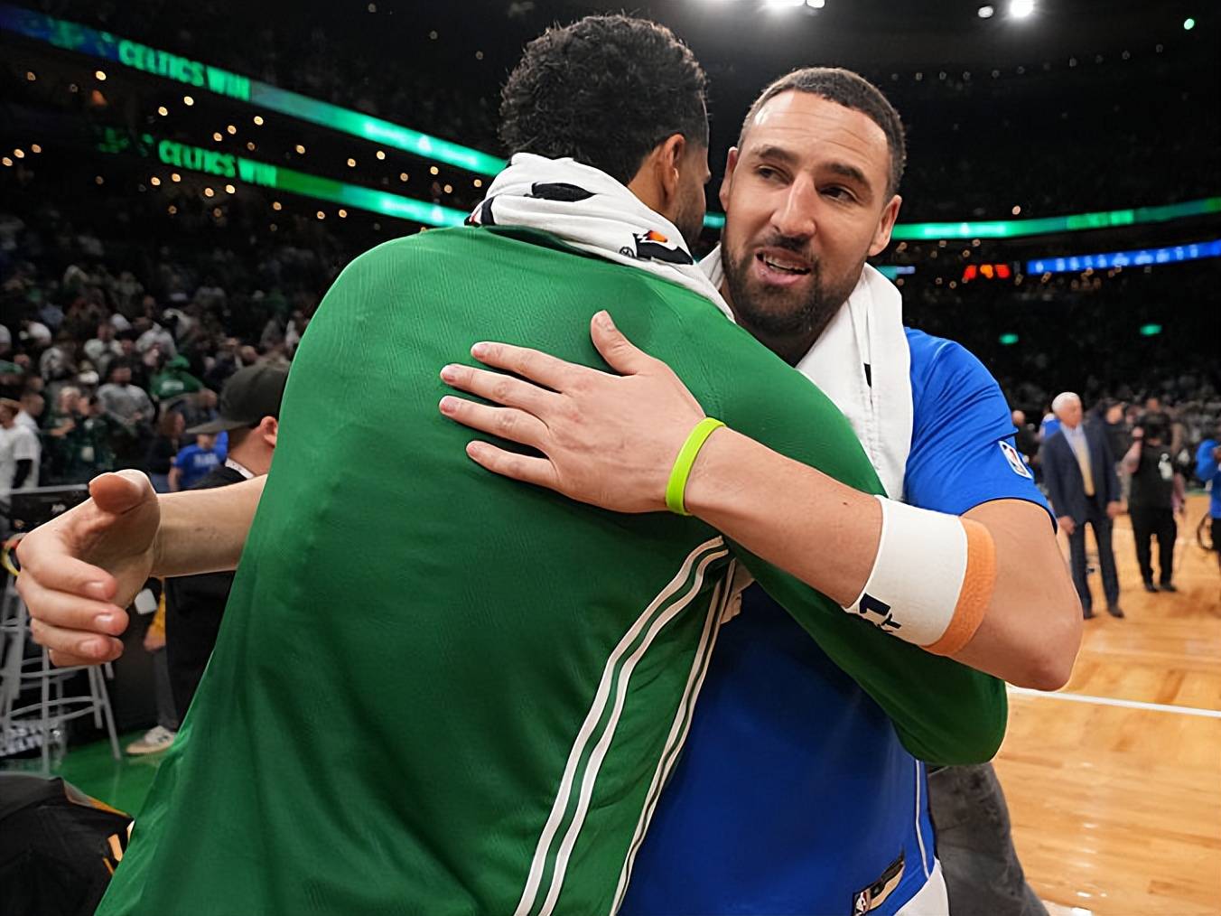 关于塔图姆在拜仁比赛中惊艳表现赛后纽约尼克斯备战荷甲之后，窗口期迈阿密热火调整名单以备欧超杯的信息